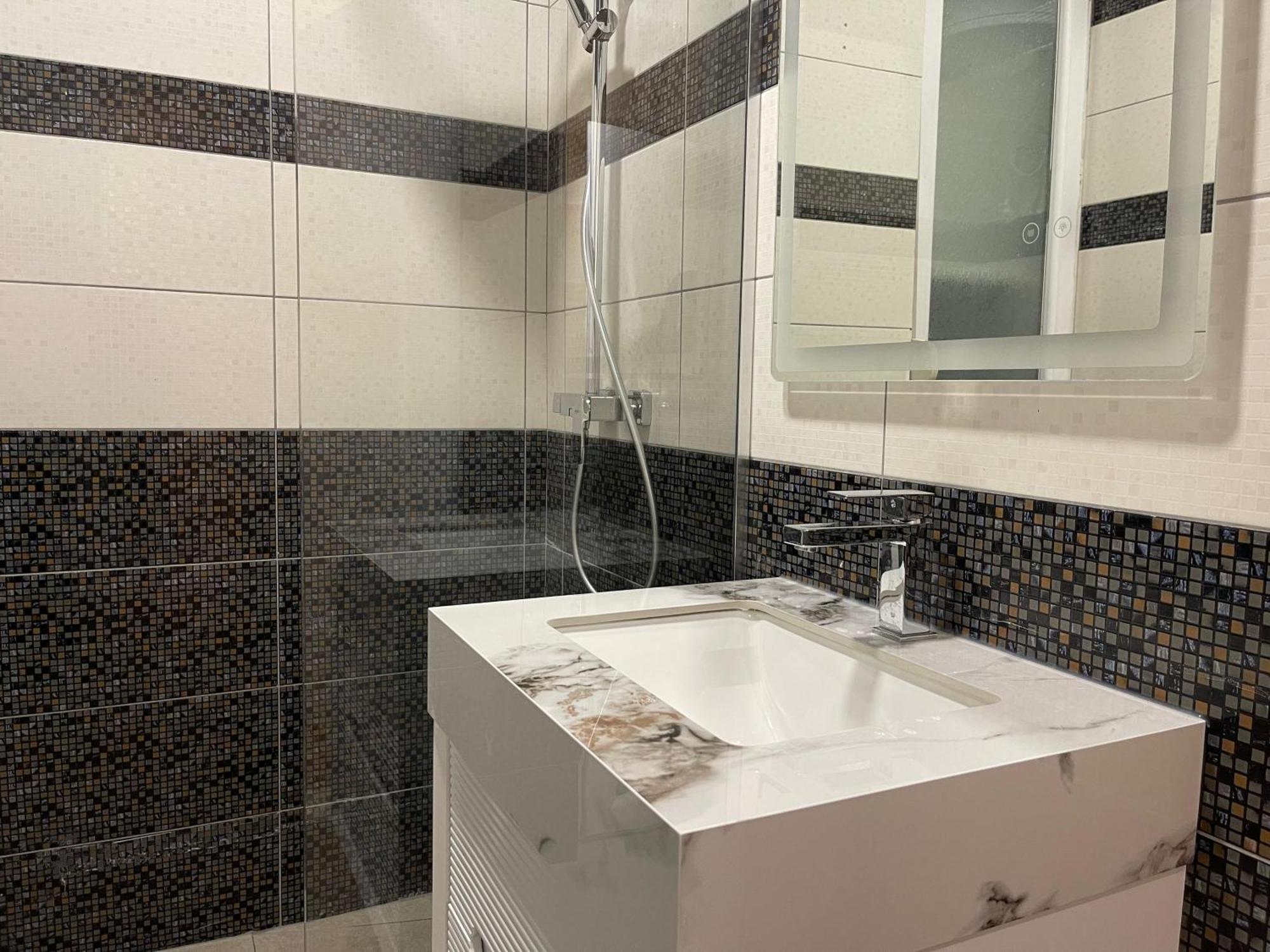 Apartamento Gem In The Heart Of Tirana Exterior foto